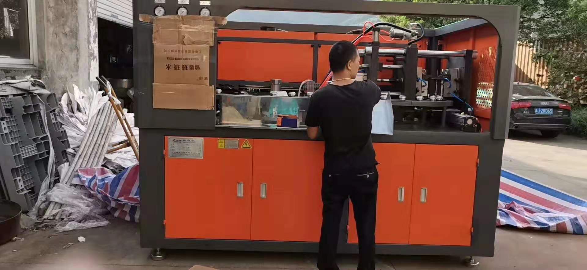 臺輝吹瓶機(jī)在吹瓶過程中遇到的這幾個問題，你遇到過嗎？